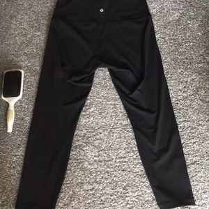 Black lulu pants (crop)